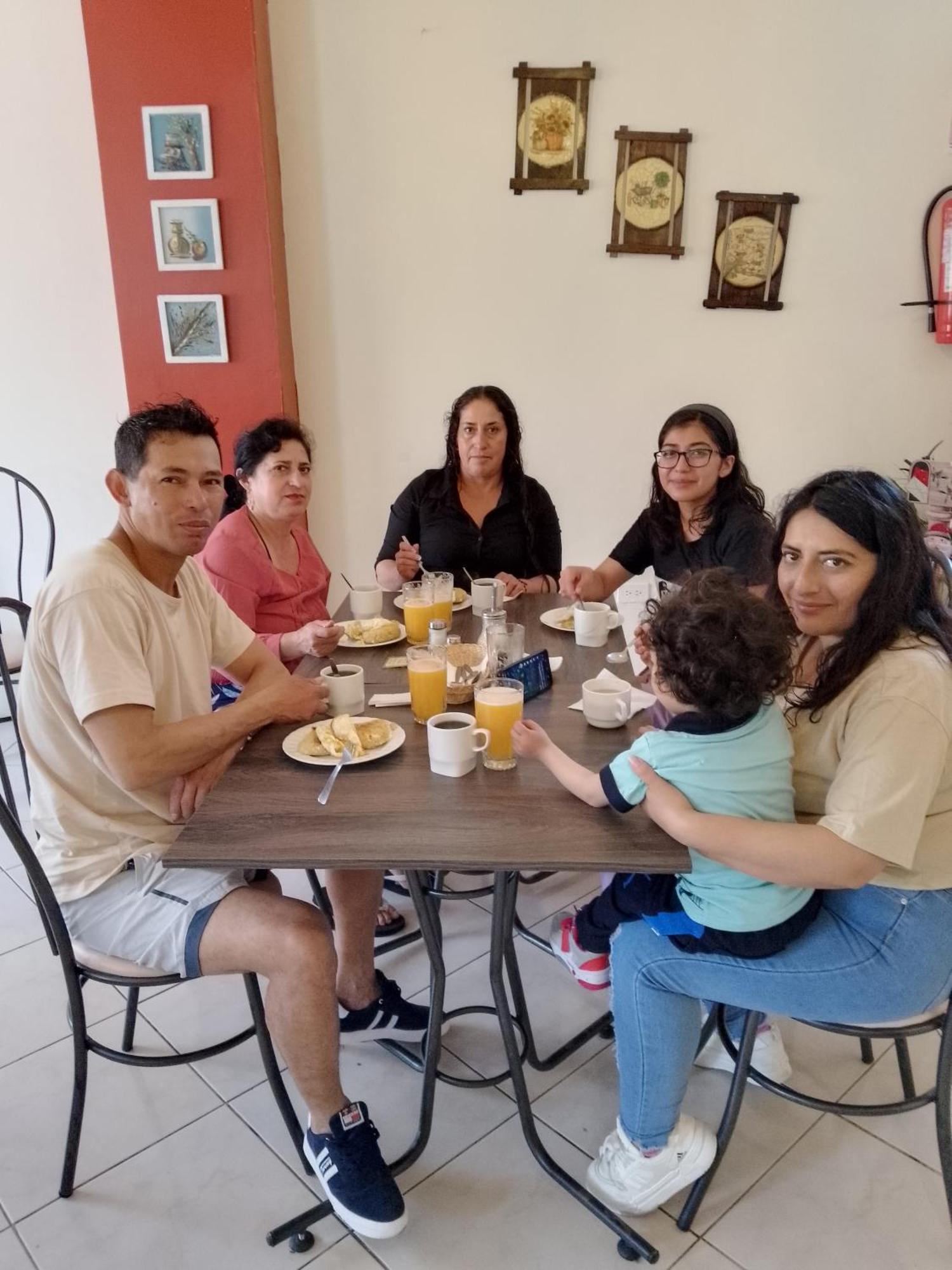 Hostal Amazonia y sol Baños Esterno foto