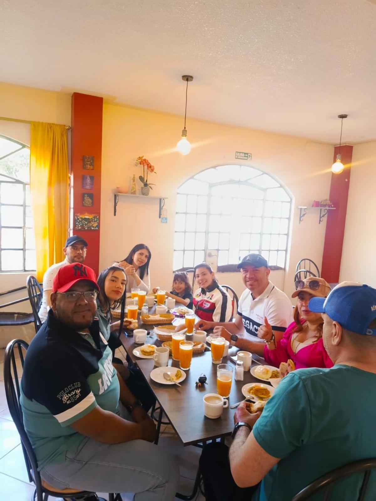 Hostal Amazonia y sol Baños Esterno foto