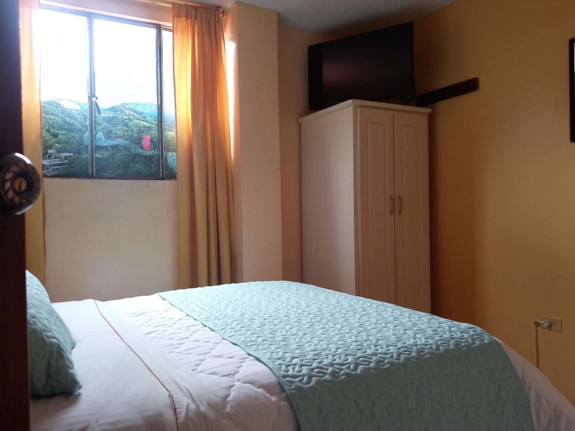 Hostal Amazonia y sol Baños Esterno foto